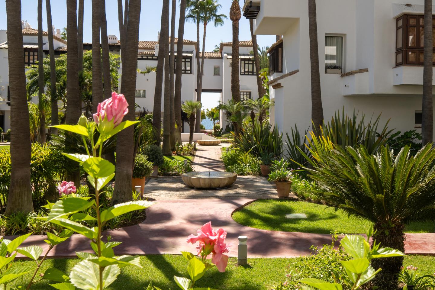 Apartment in Marbella Del Este - view 1