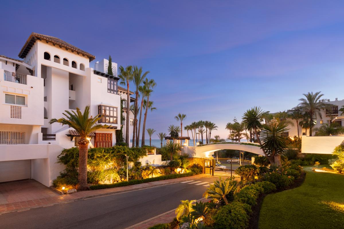Apartment in Marbella Del Este - view 1