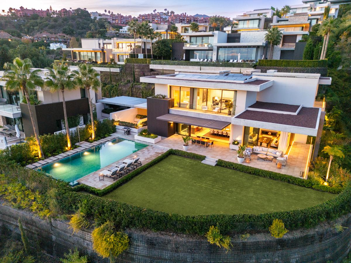 Villa in Marbella Del Este - view 1