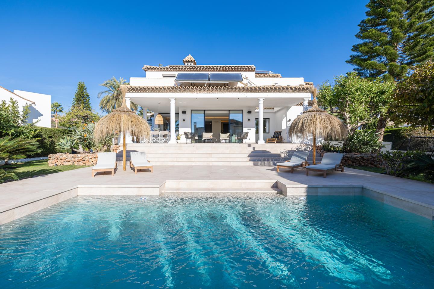 Villa in Malaga - view 1