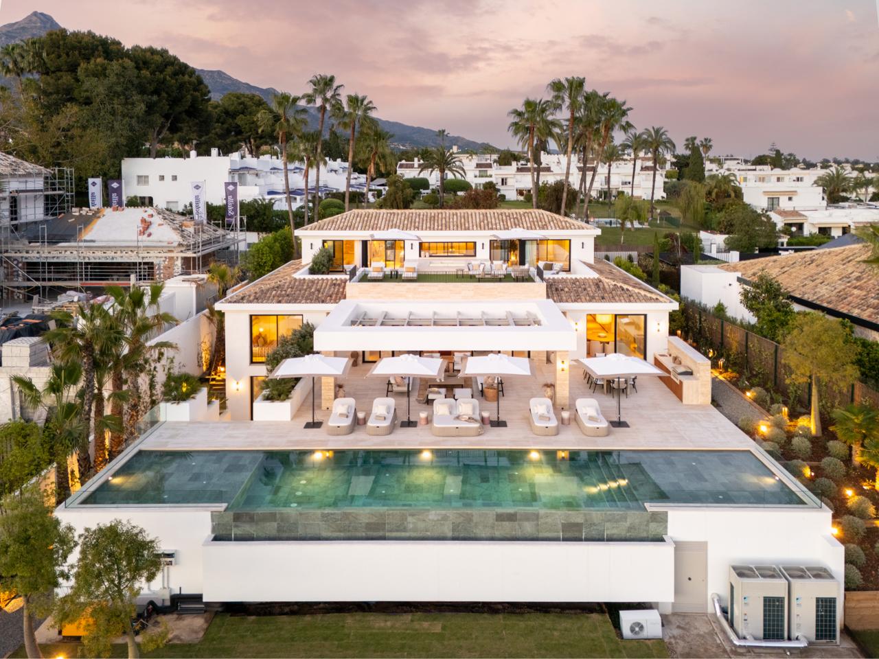 Villa in Marbella Del Este - view 1