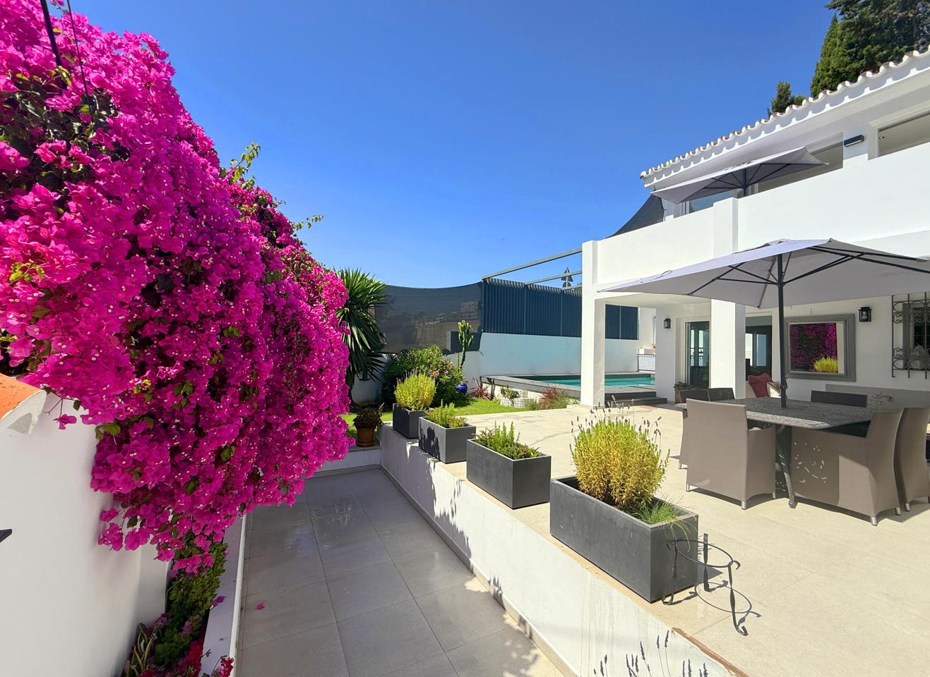 Villa in Estepona - view 1