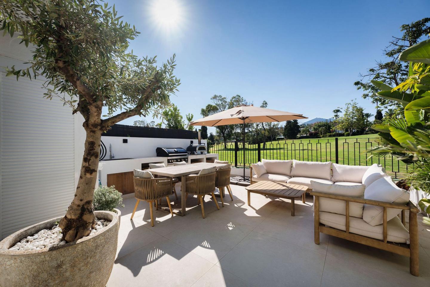 Villa in Marbella Del Este - view 1