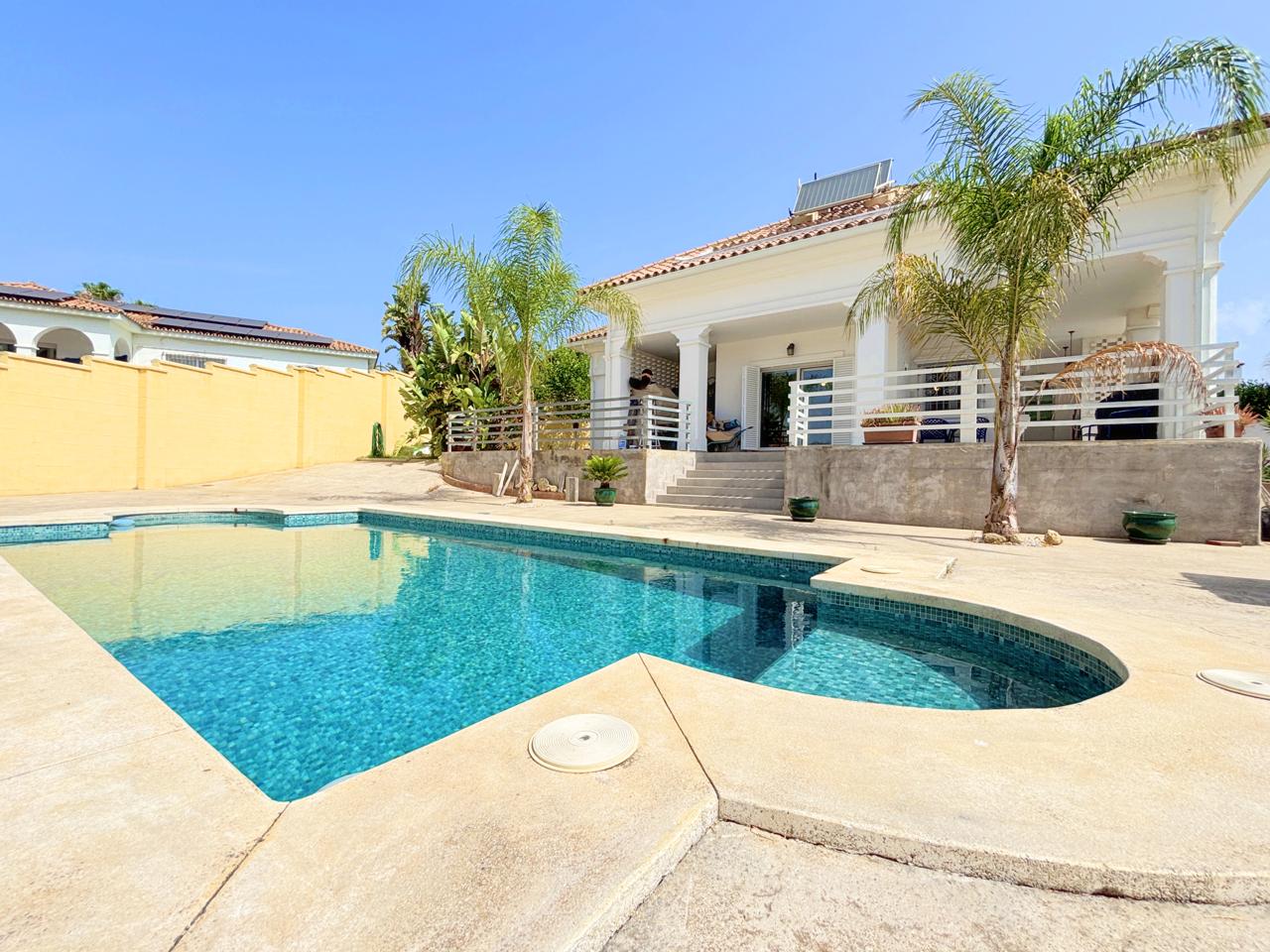 Villa in Pueblo Nuevo de San Rafael - view 1