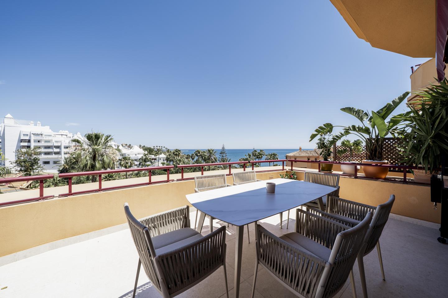 Apartment in Estepona - view 1