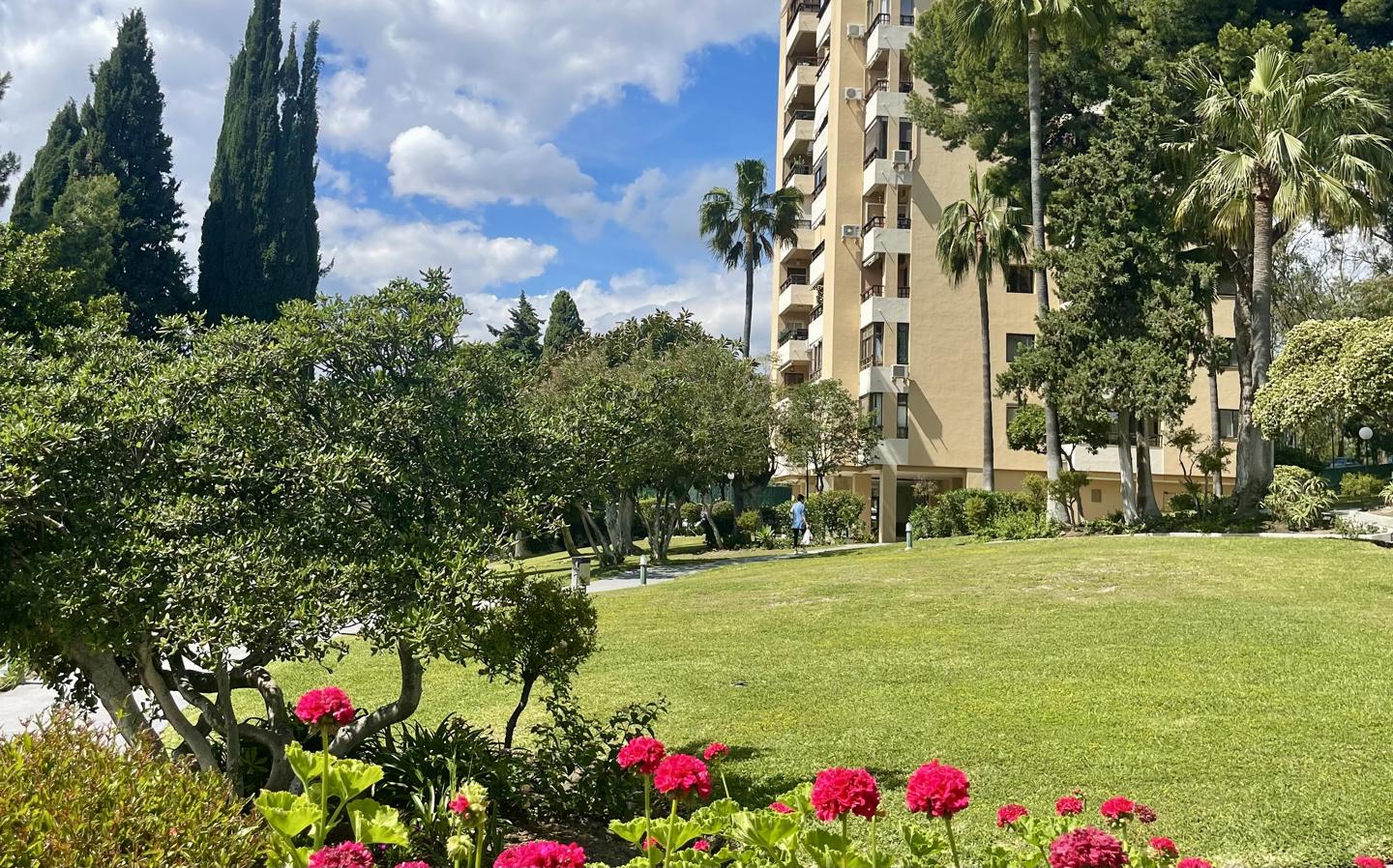 Apartment in Marbella Del Este - view 1