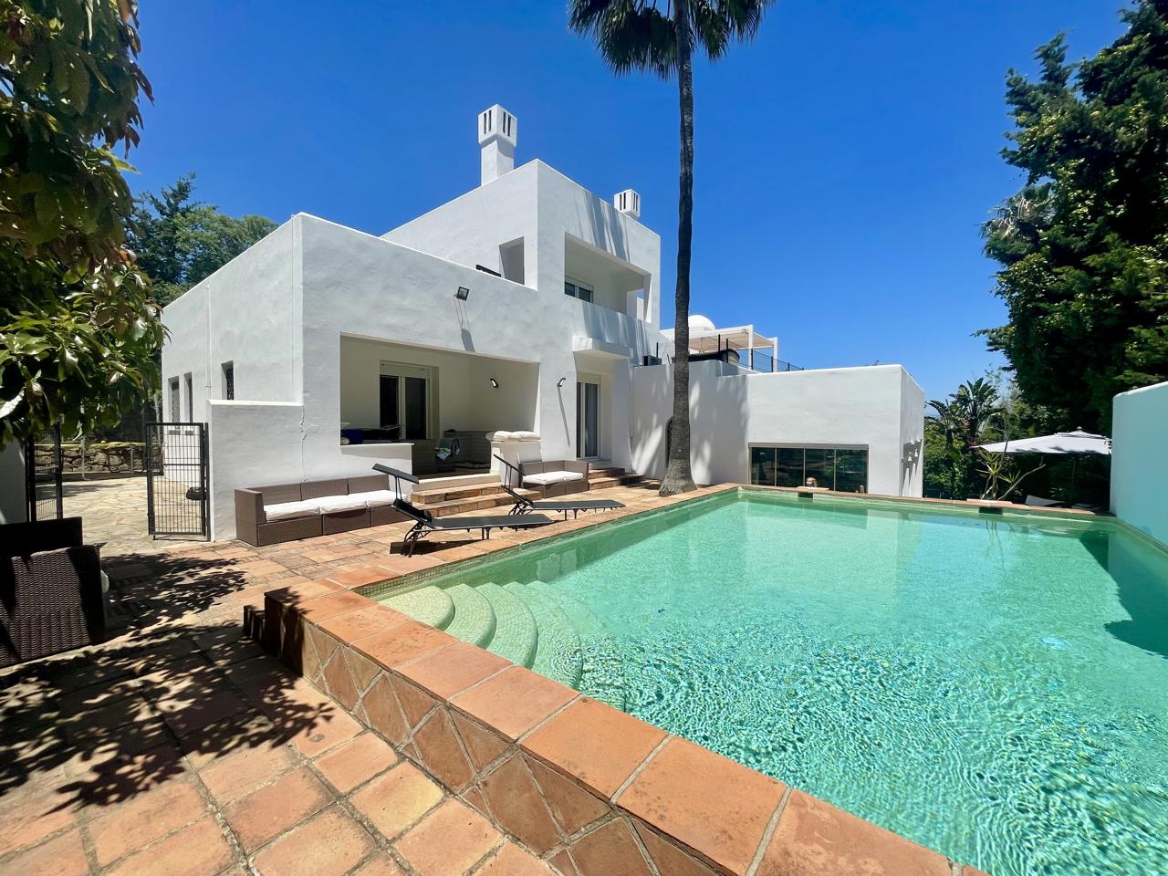 Villa in San Roque - view 1