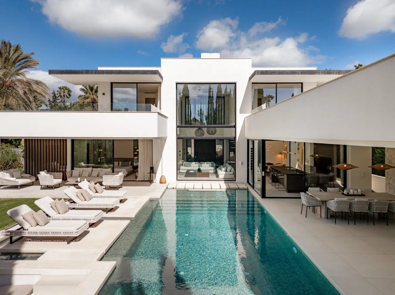 Villa in Marbella Del Este - view 1