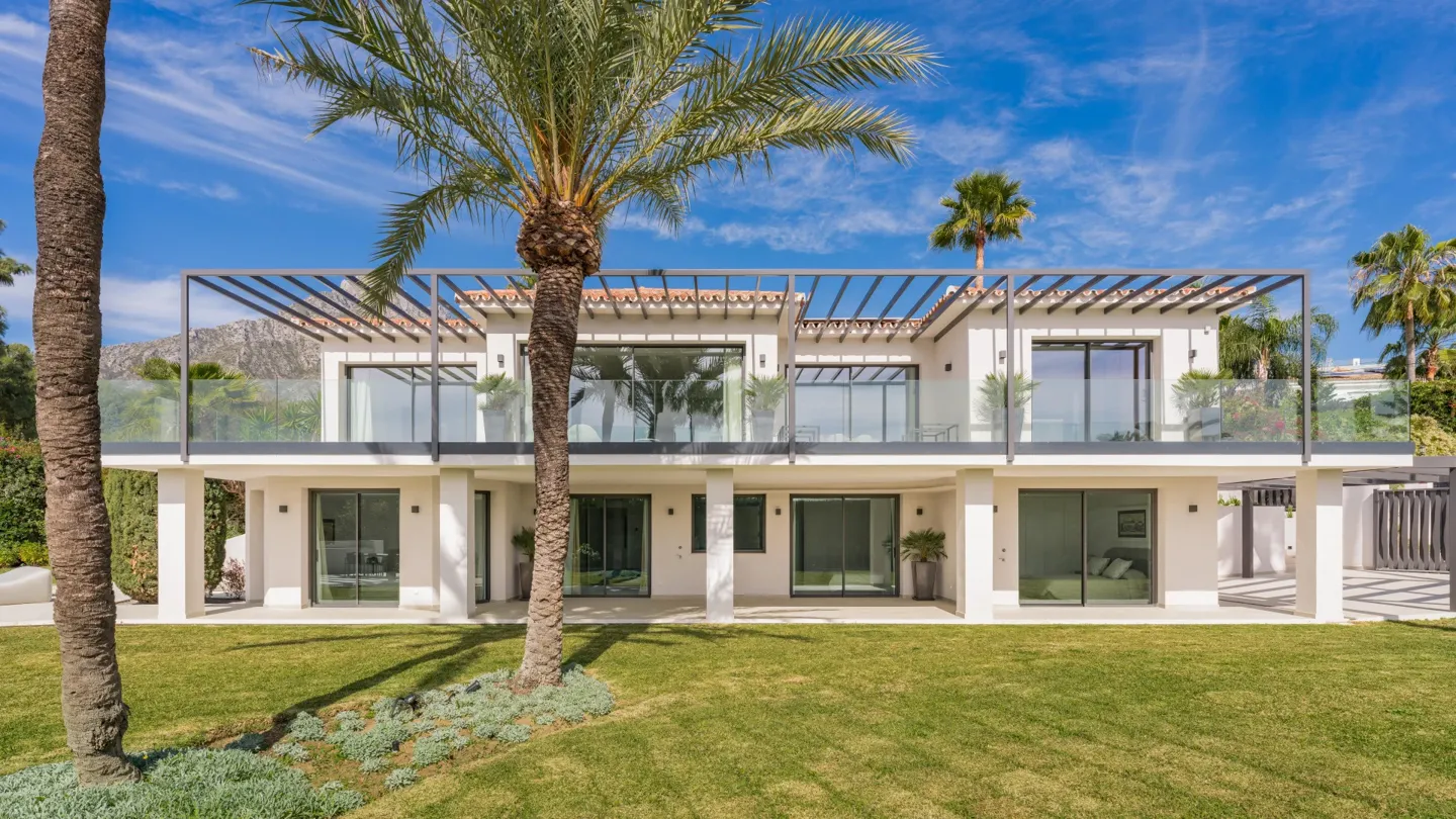 Villa in Marbella Del Este - view 1