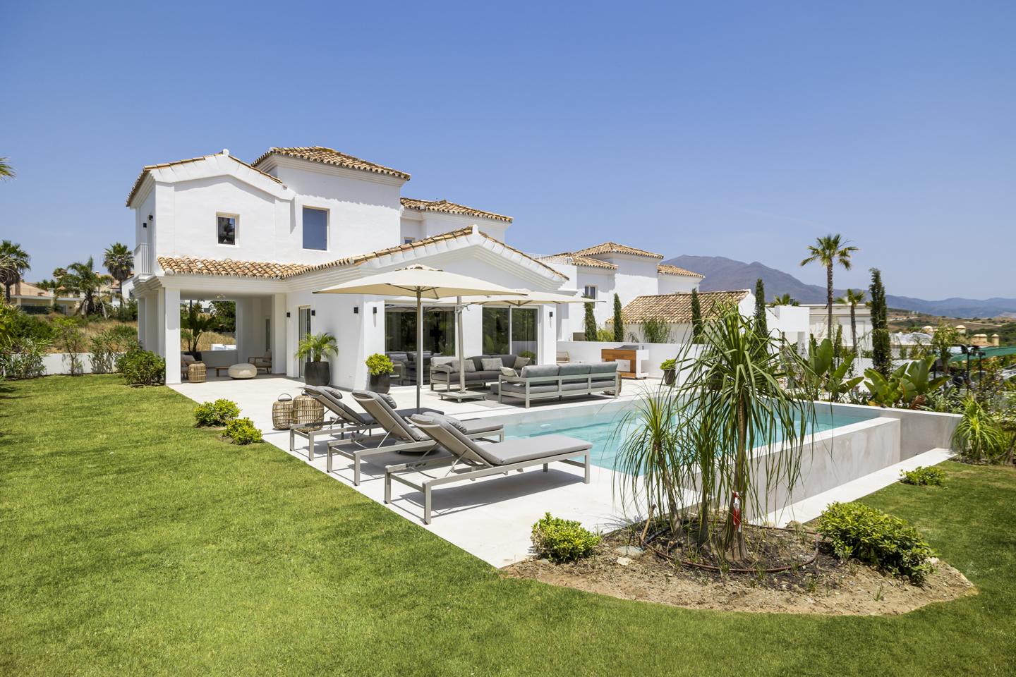 Villa in Casares de Arbas - view 1