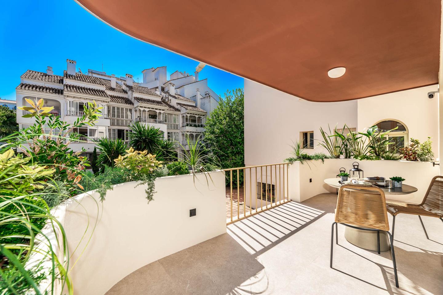 Apartment in Marbella Del Este - view 1