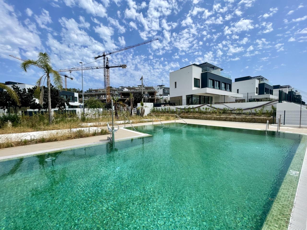Villa in Estepona - view 1