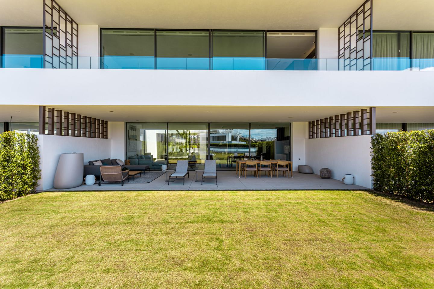 Villa in Marbella Del Este - view 1