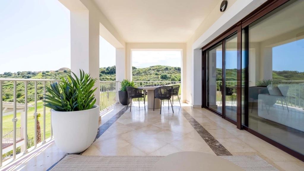Villa in Estepona - view 1