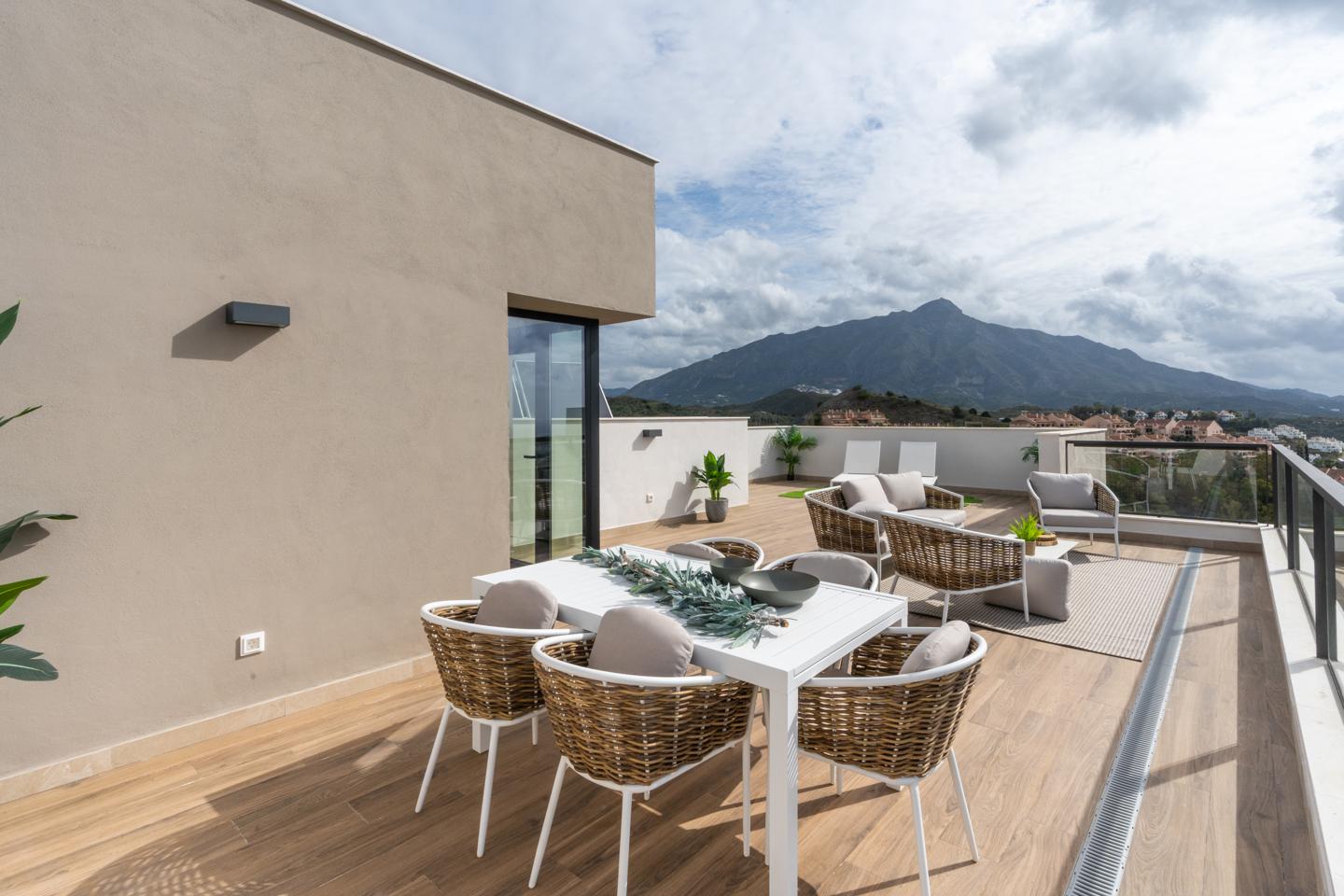 Penthouse in Marbella Del Este - view 1