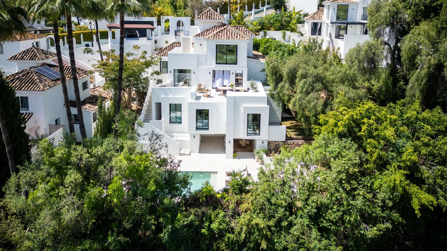 Villa in Marbella Del Este - view 1