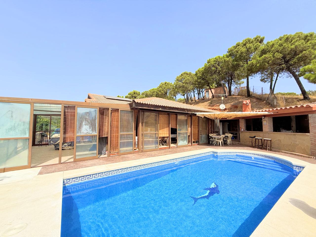 Villa in Estepona - view 1