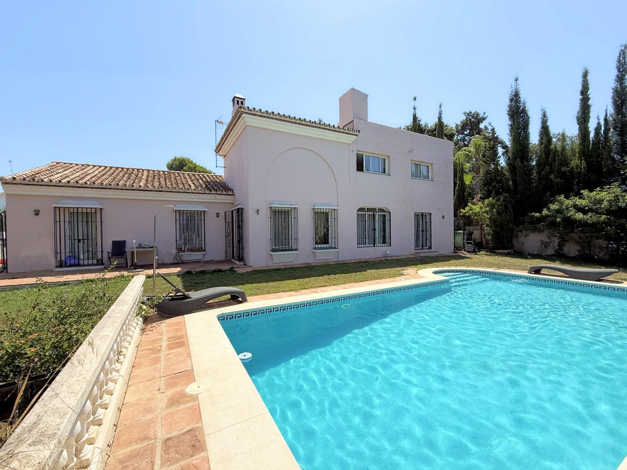 Villa in Sotogrande - view 1