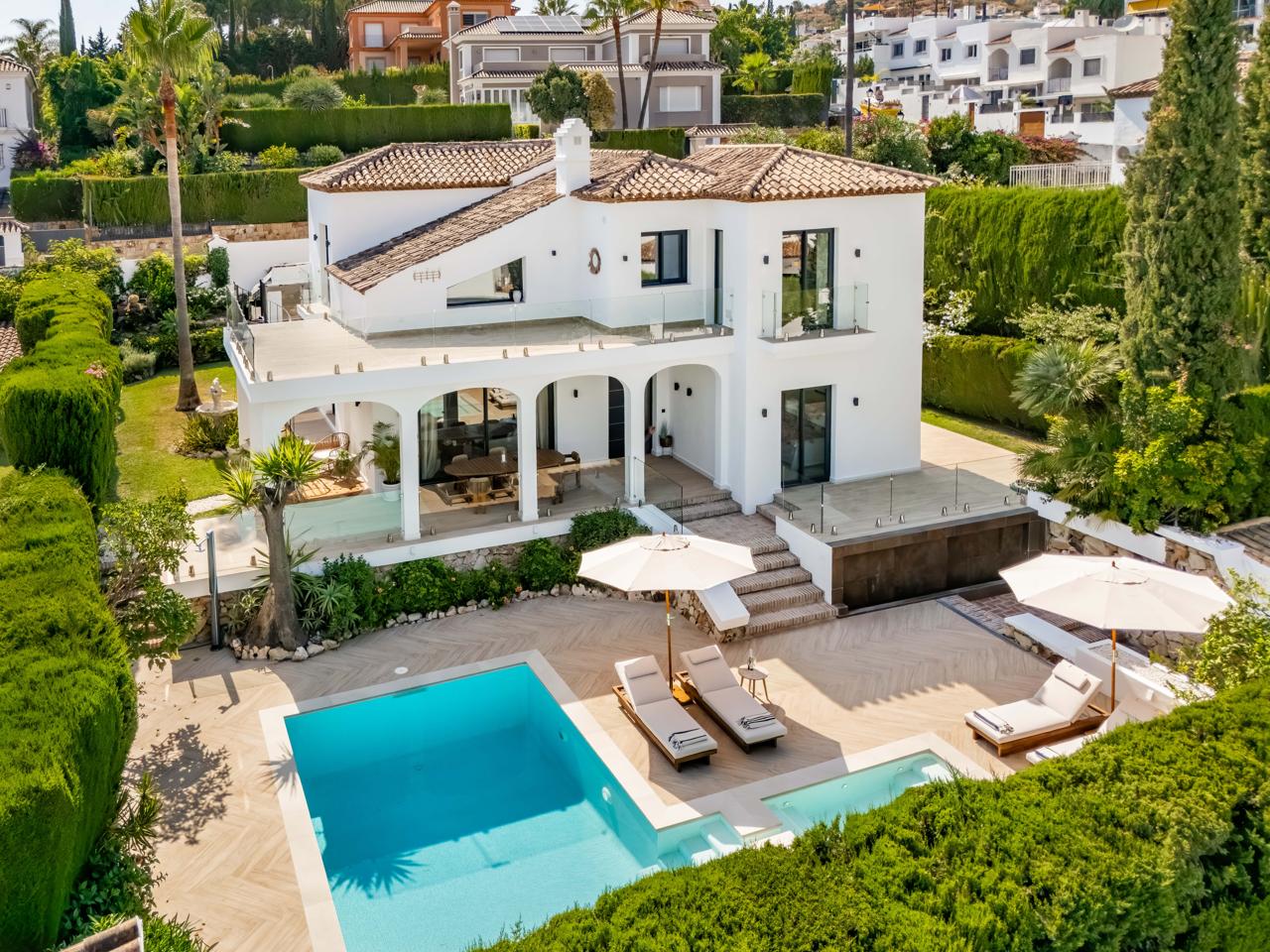 Villa in Marbella Del Este - view 1