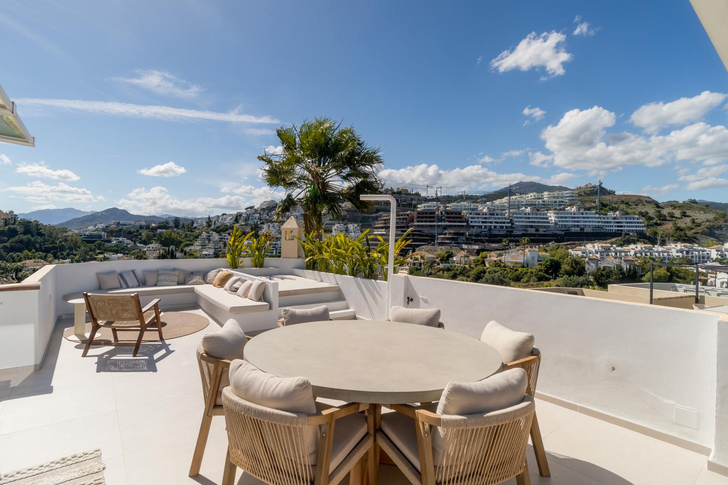 Apartment in Benahavis - view 1