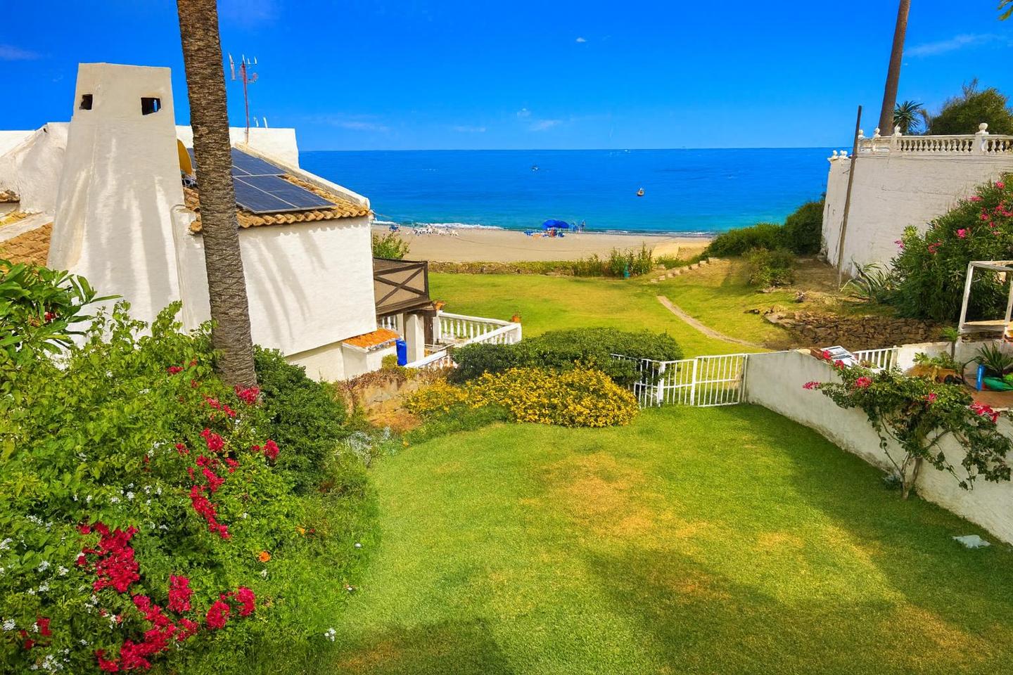 Villa in Estepona - view 1