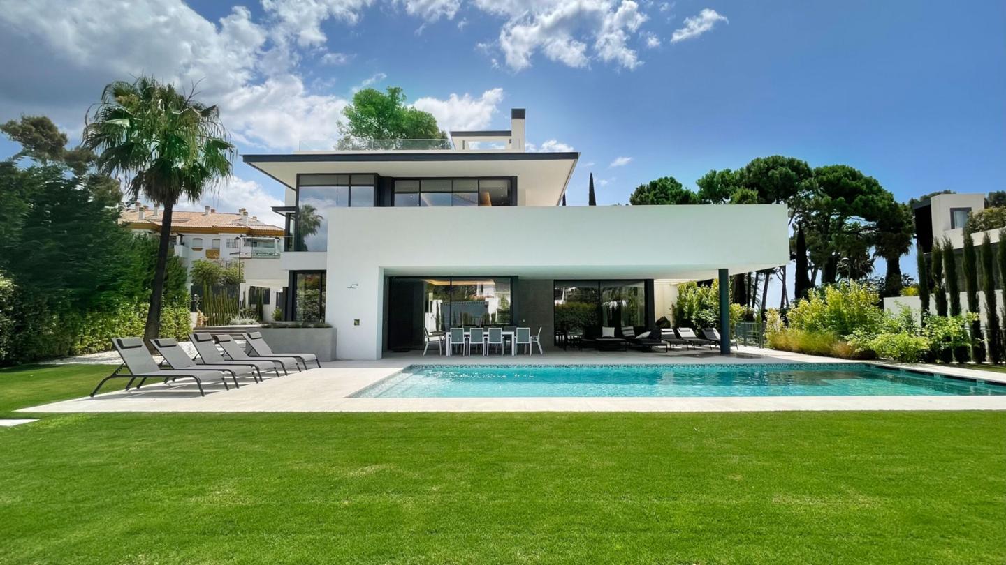 Villa in Marbella - view 1