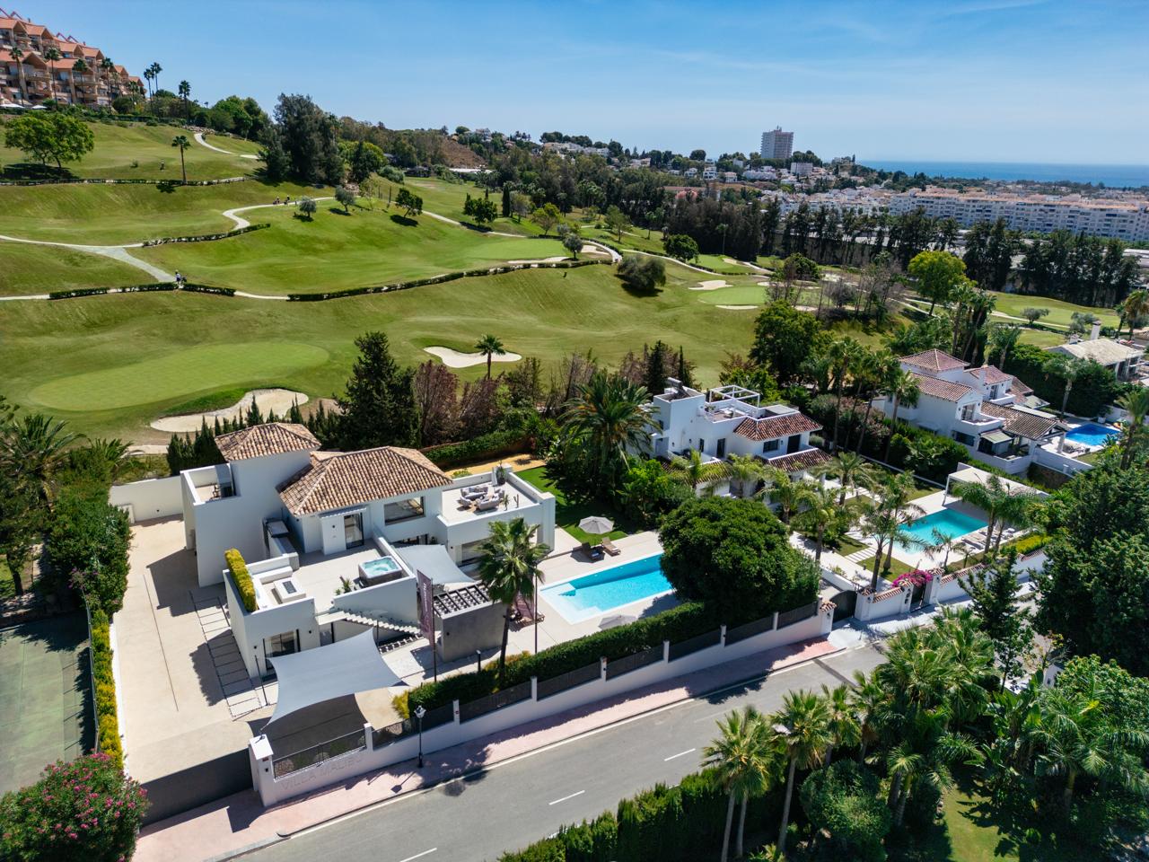 Villa in Marbella Del Este - view 1