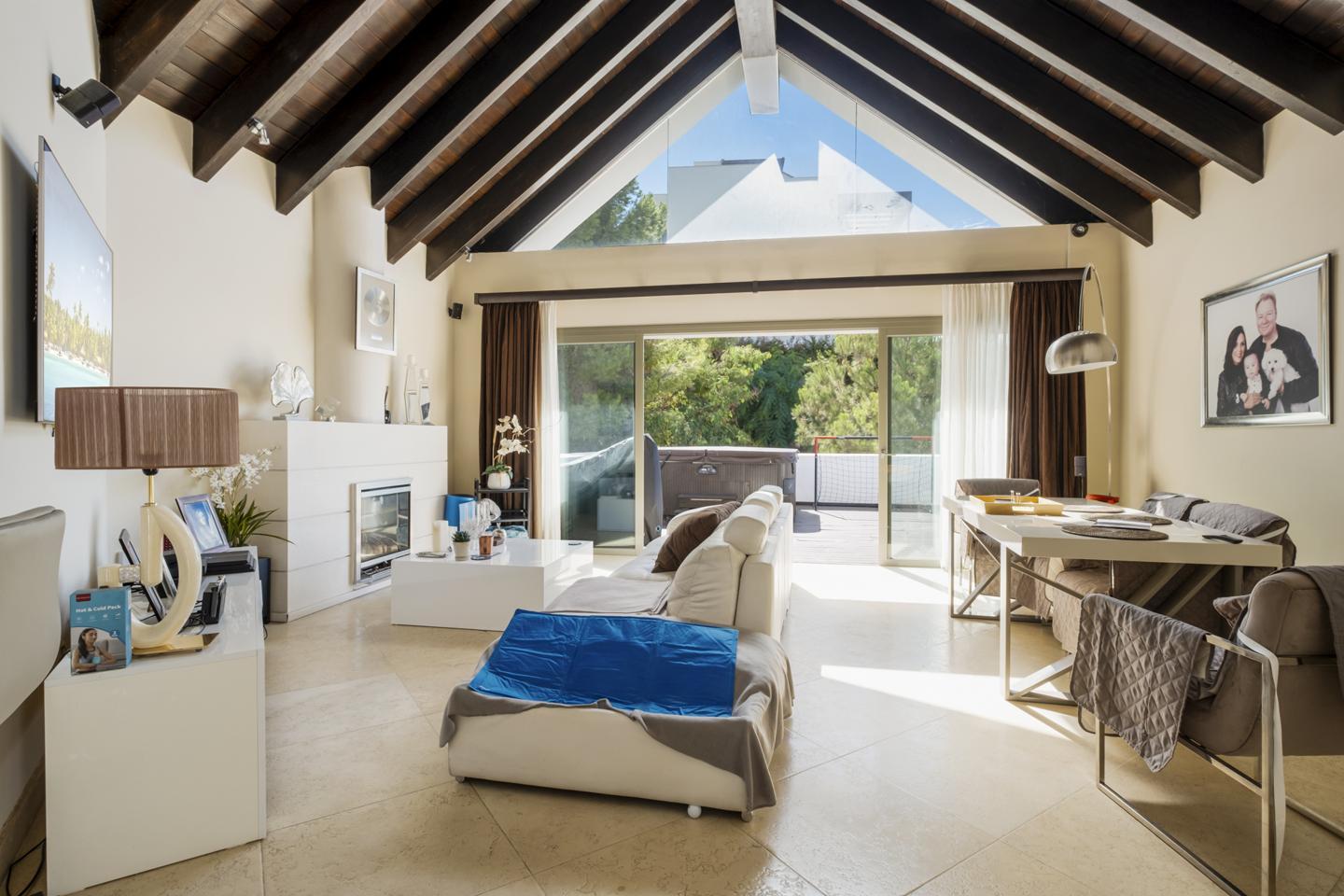 Penthouse in El Paraiso - view 1