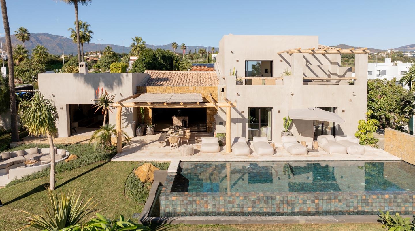 Villa in Estepona - view 1
