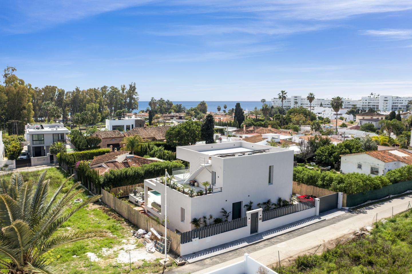 Villa in Guadalmina - view 1