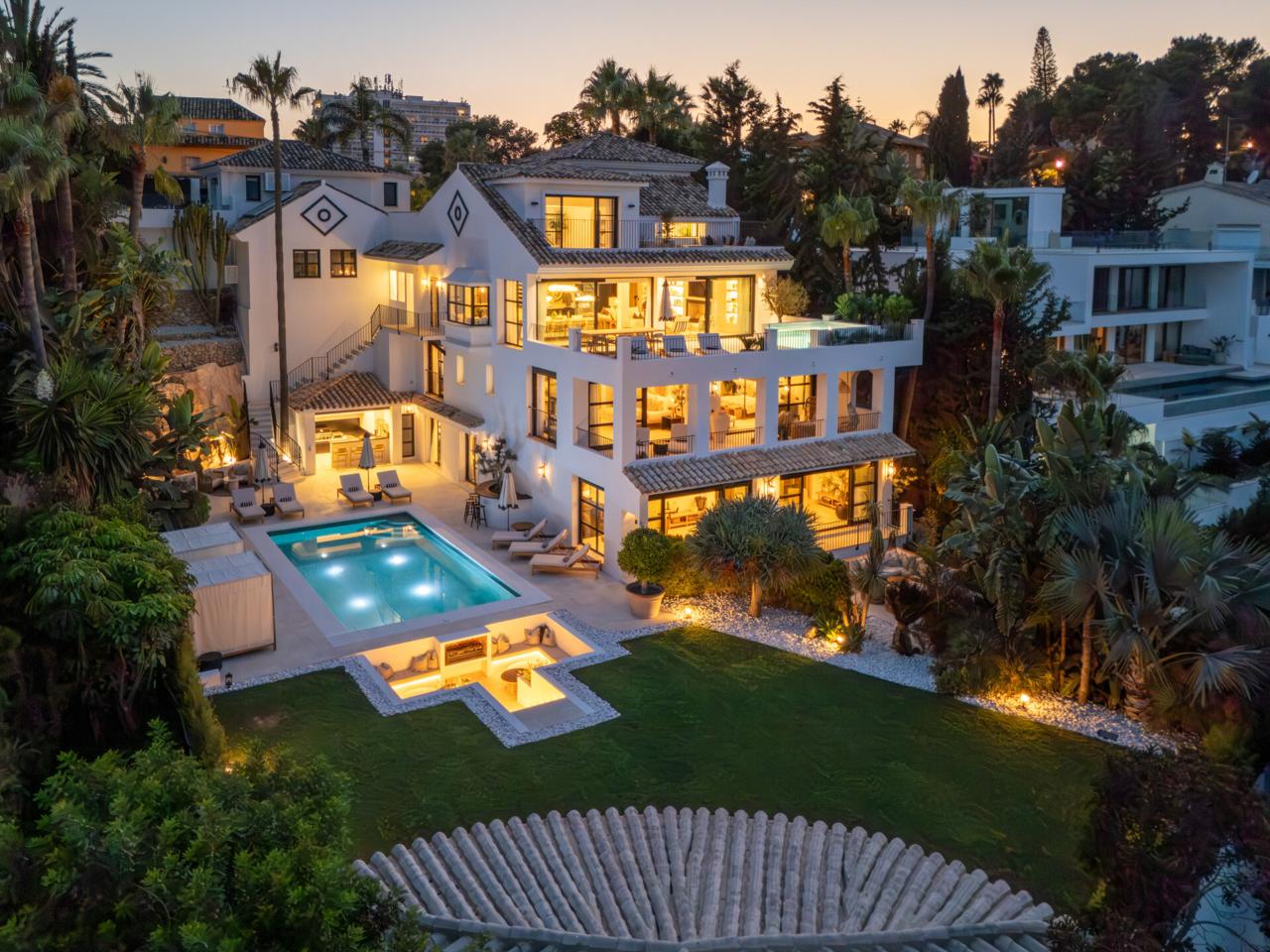Villa in Nueva Andalucia - view 1