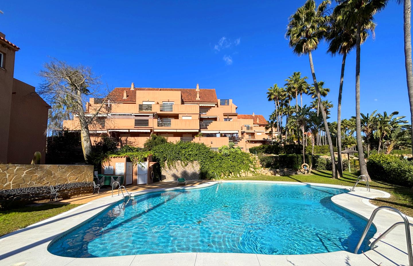 Penthouse in Urbanizacion San Roque Club - view 1