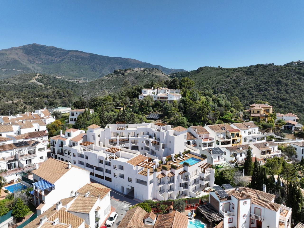 Apartment in Benahavis - view 1