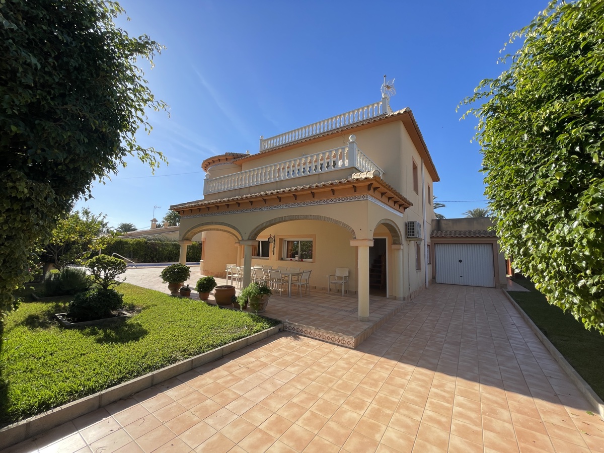 House in Alicante - view 1