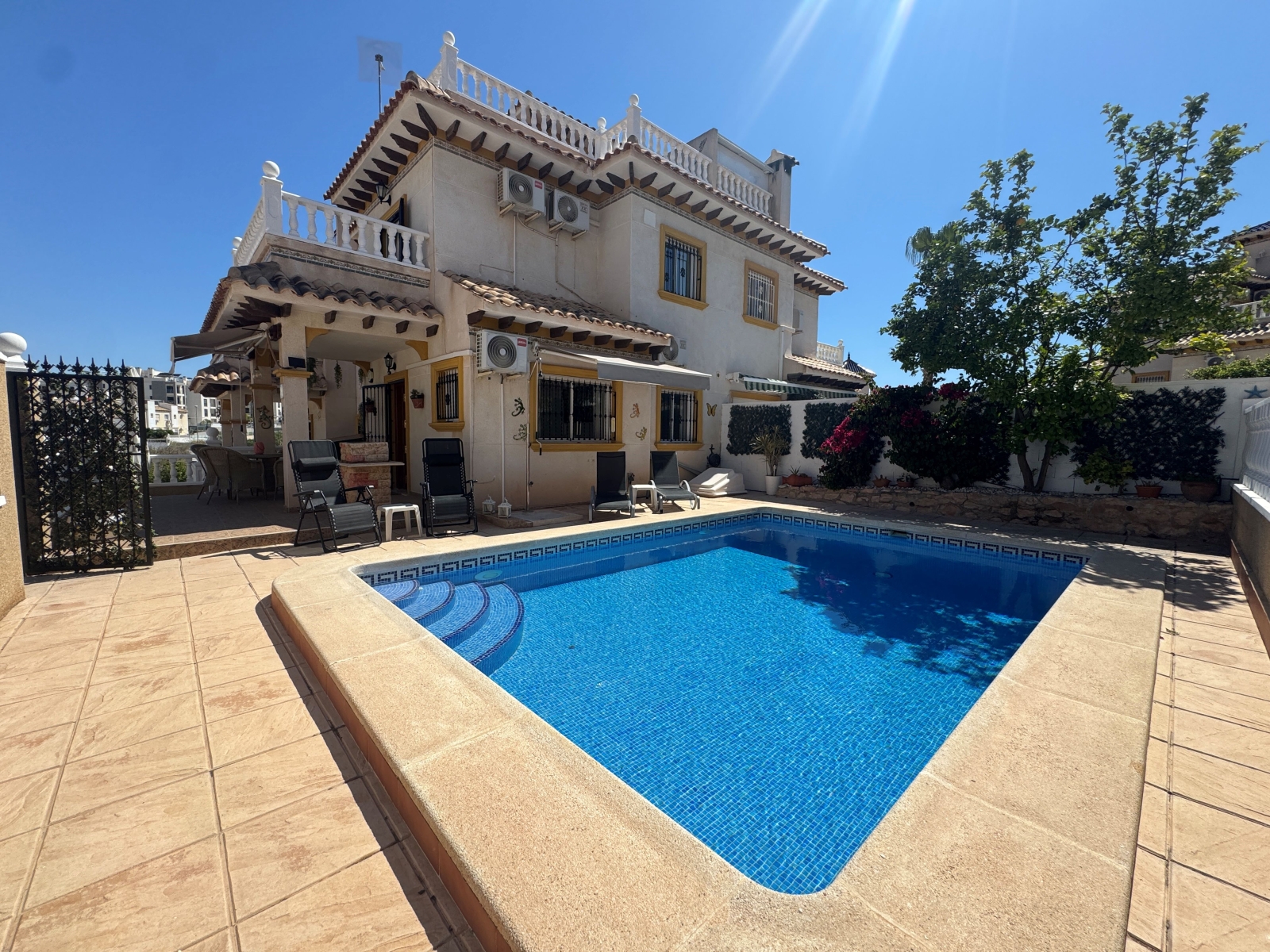 House in Villamartin - view 1