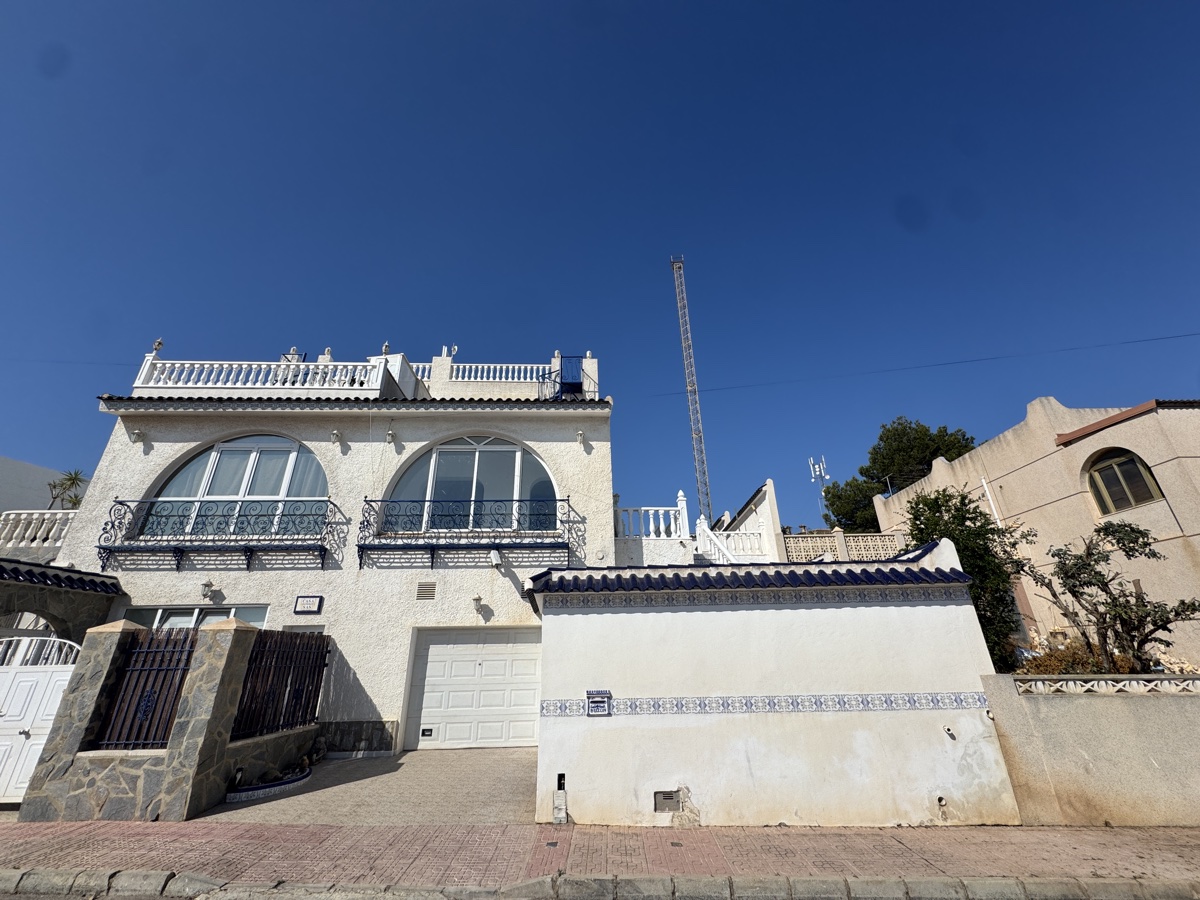 House in Villamartin - view 1