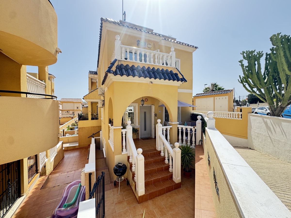 House in Villamartin de Villadiego - view 1