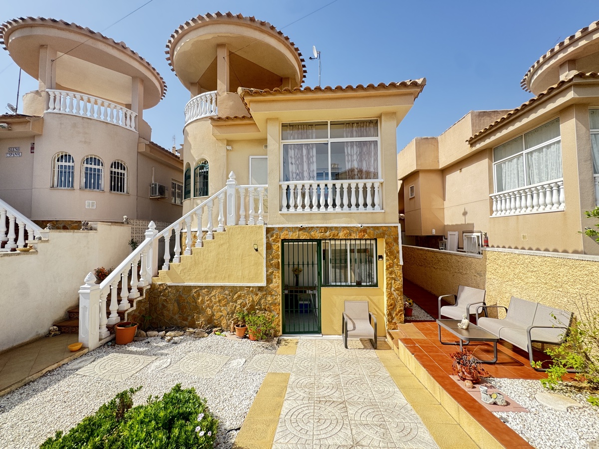 Villa in Villamartin de Villadiego - view 1