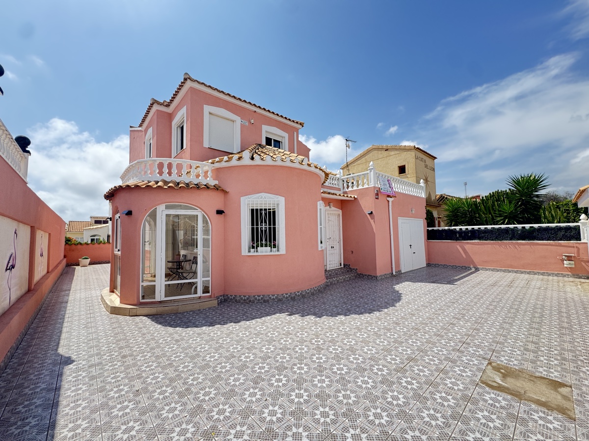 House in San Juan de Alicante - view 1