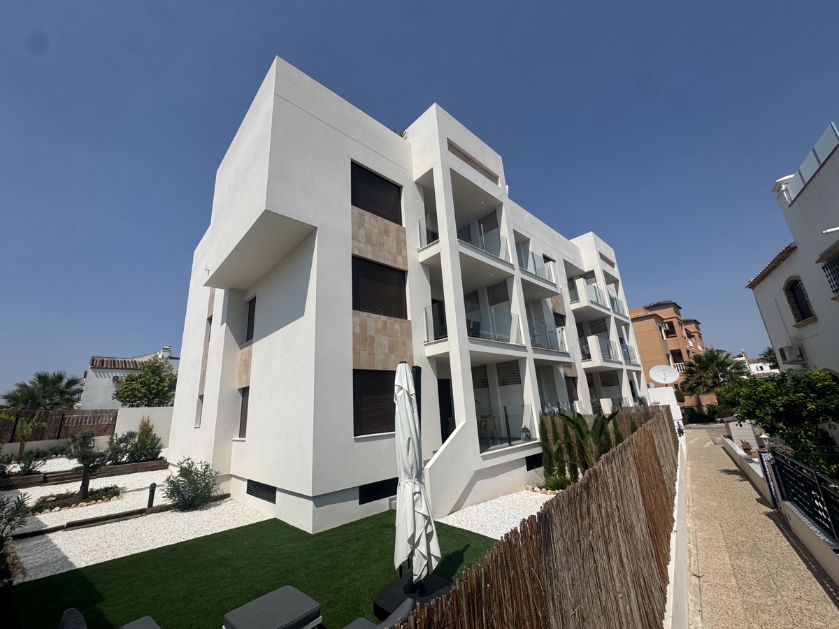 House in Villamartin - view 1
