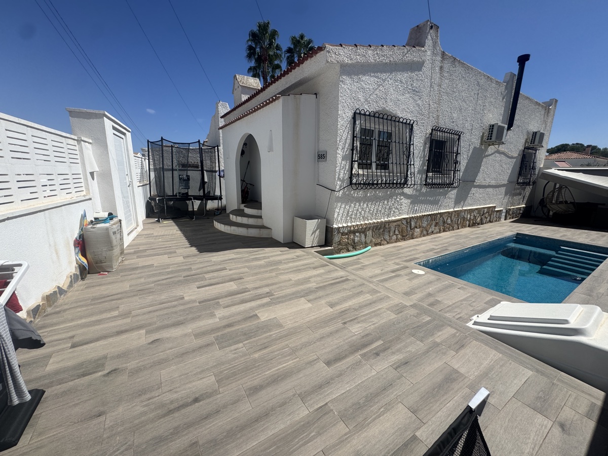 House in Alicante - view 1