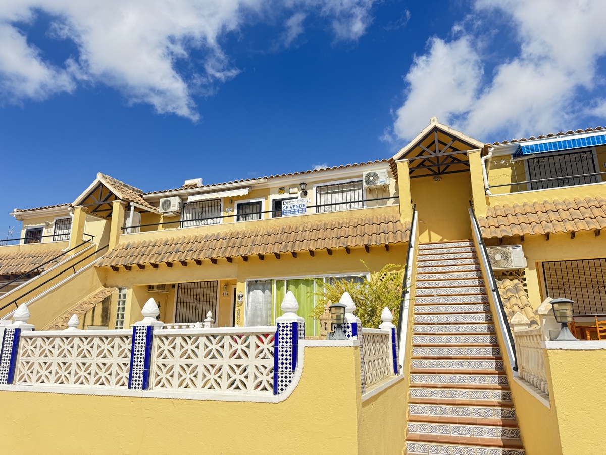 House in Villamartin - view 1