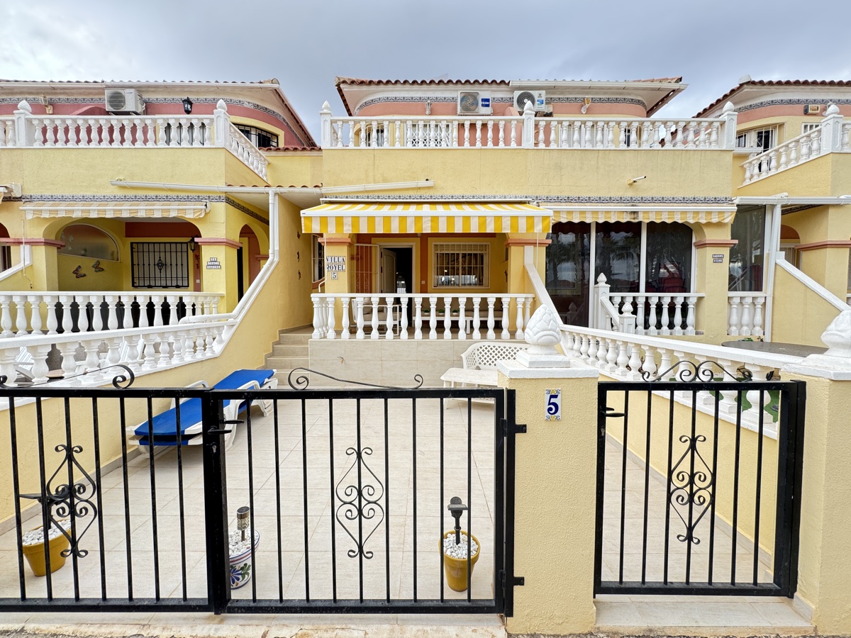 House in La Zenia - view 1