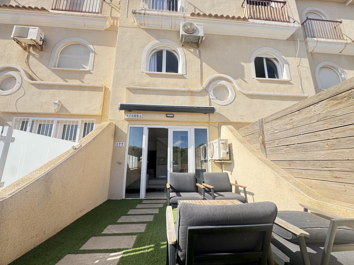 House in Villamartin - view 1