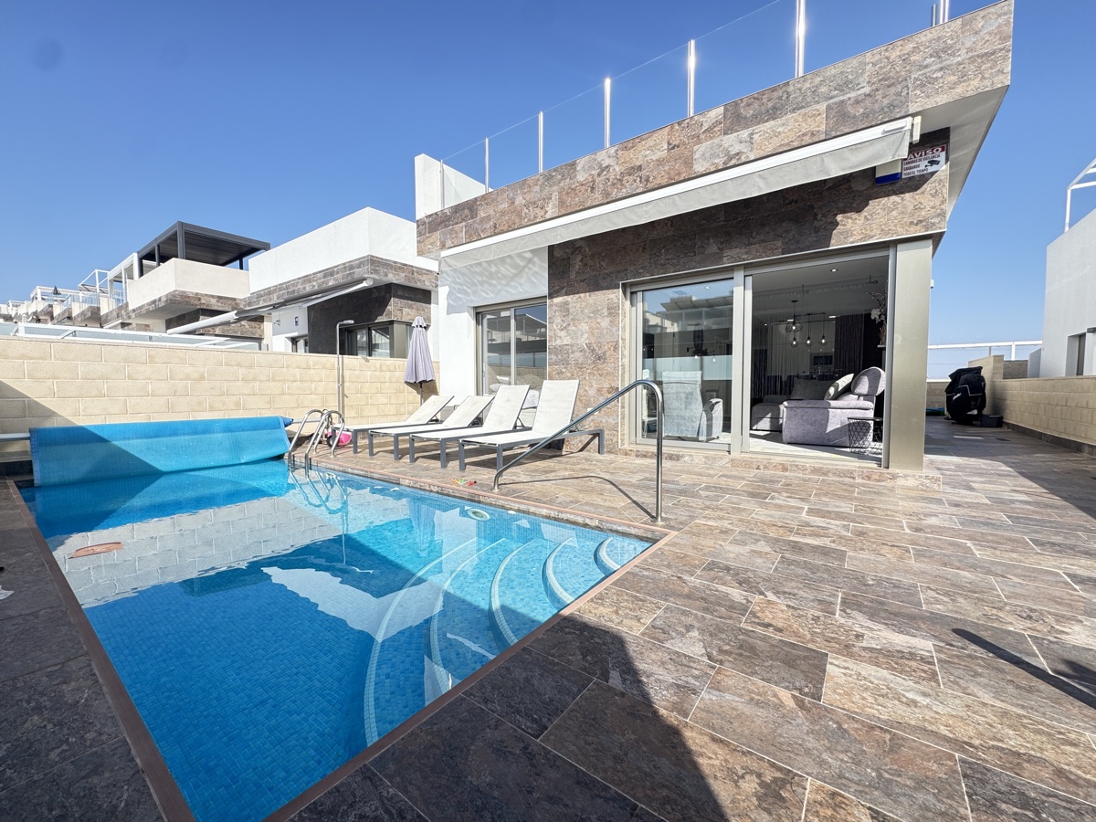 House in Villamartin - view 1
