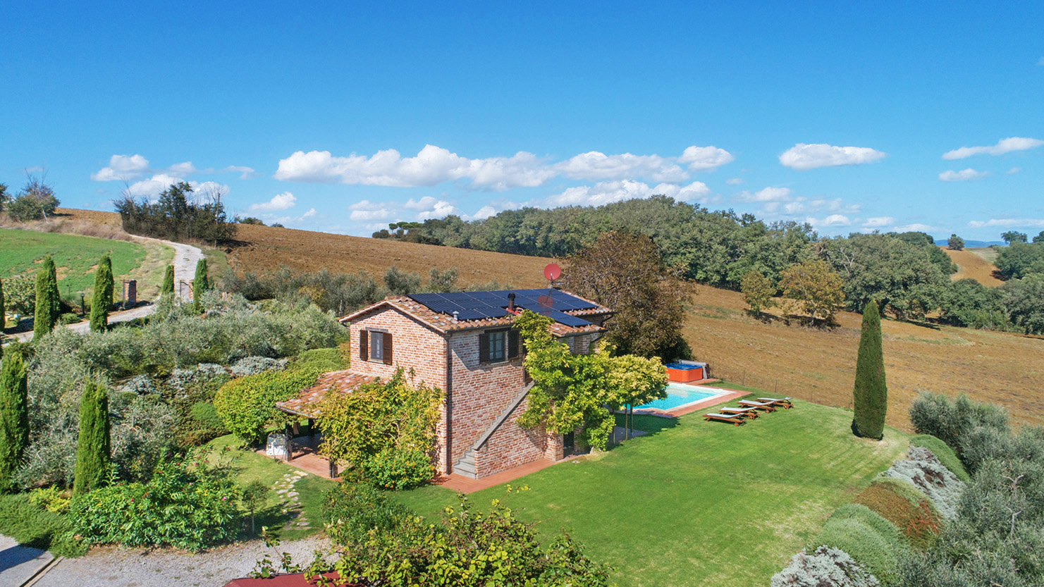 House in Castiglione del Lago - view 1