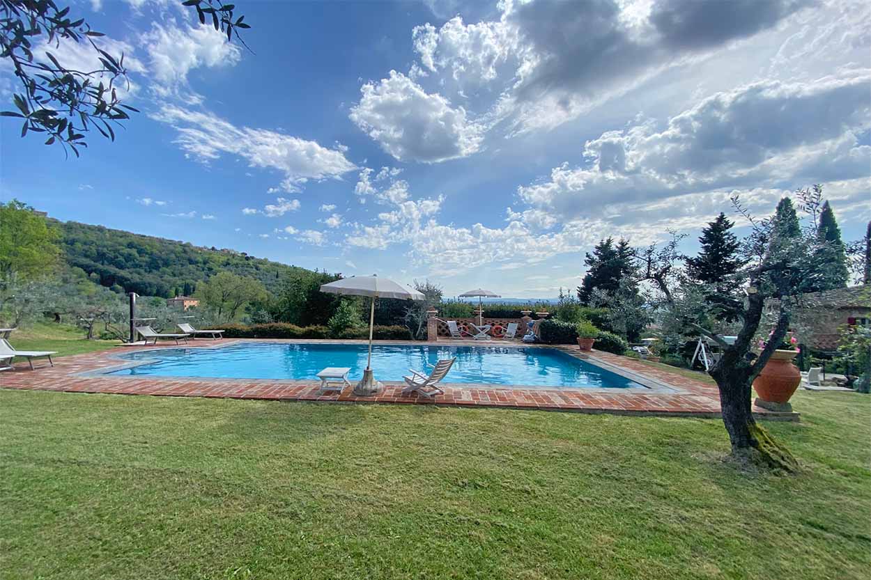 House in Castiglion Fiorentino - view 1