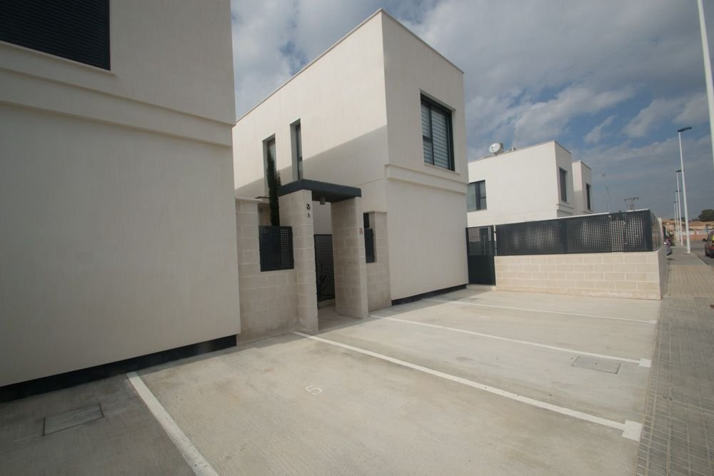 Villa in Alicante - view 1