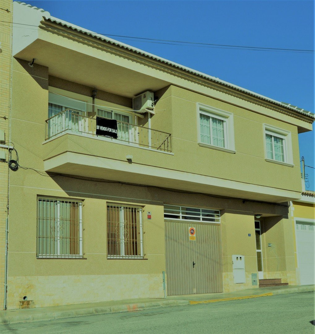 Villa in Los Montesinos - view 1