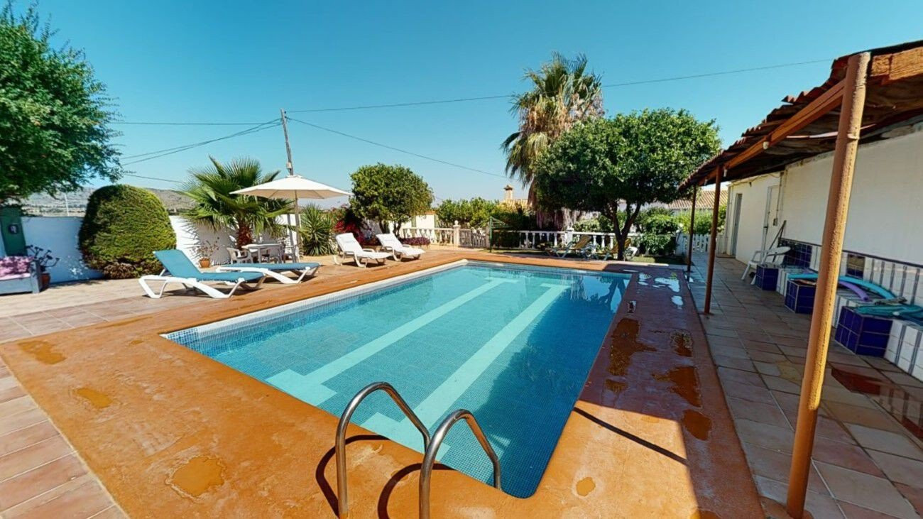 Villa in Las Barracas - view 1
